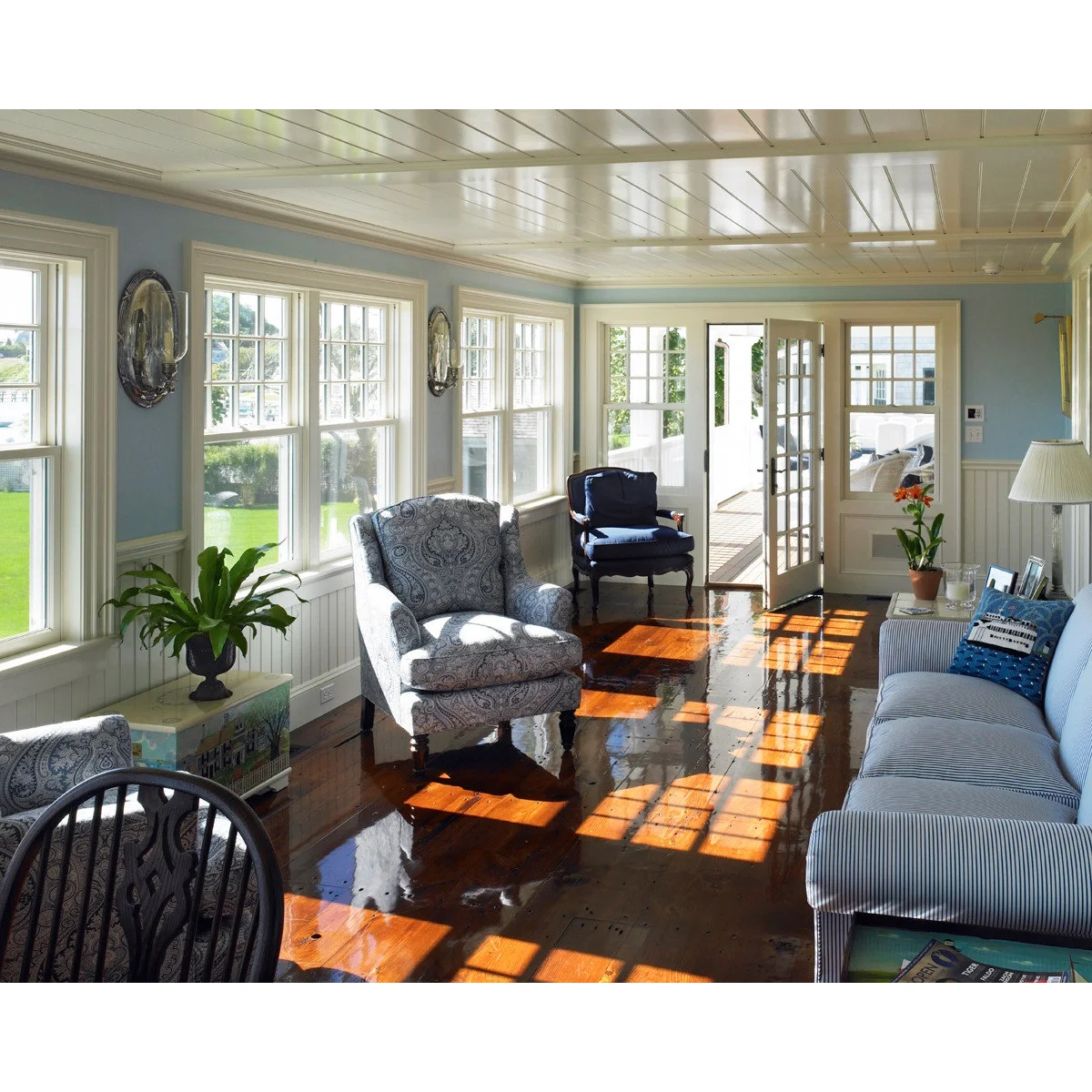 Cream boarded ceiling divided by simple cross strips above a blue sunroom